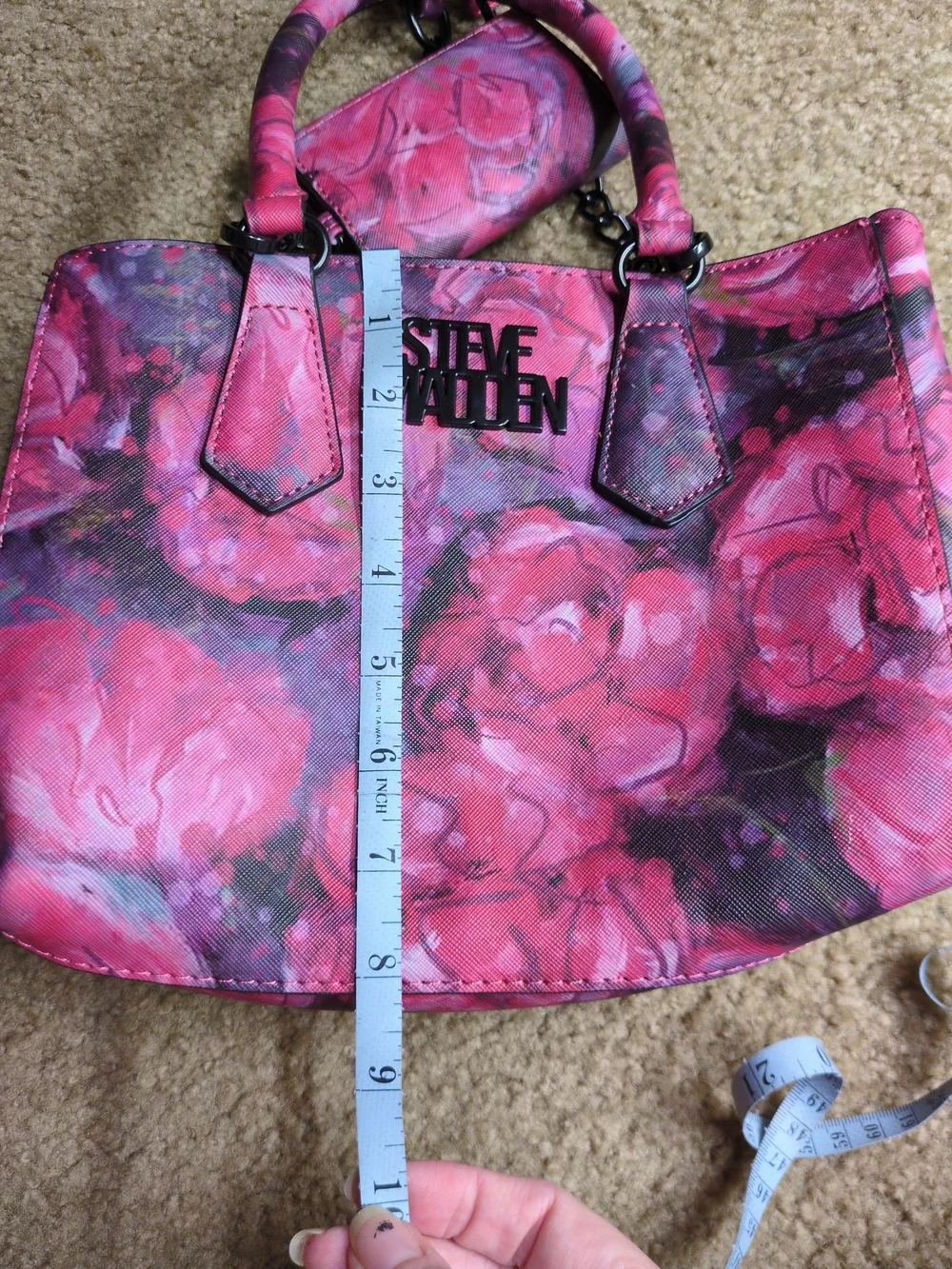 Steve Madden Black & Red Roses floral handbag  W Card Holder & Detachable Strap